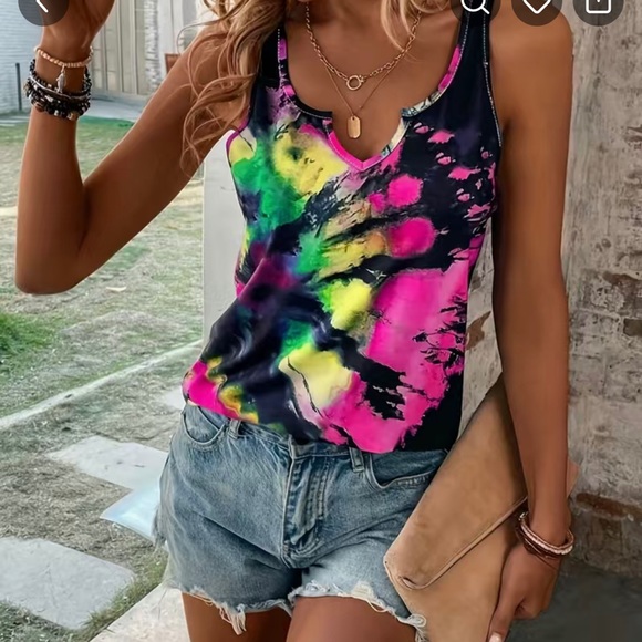 🙋♀️2/$24 or 3/$30🙋🏼♀️Women’s Various Color Tie Dye Notched Neck Tank Top - Picture 5 of 9
